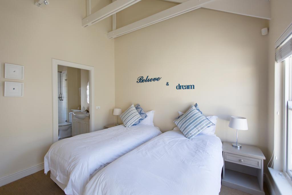 The Majestic Apartments Kalk Bay Exteriör bild